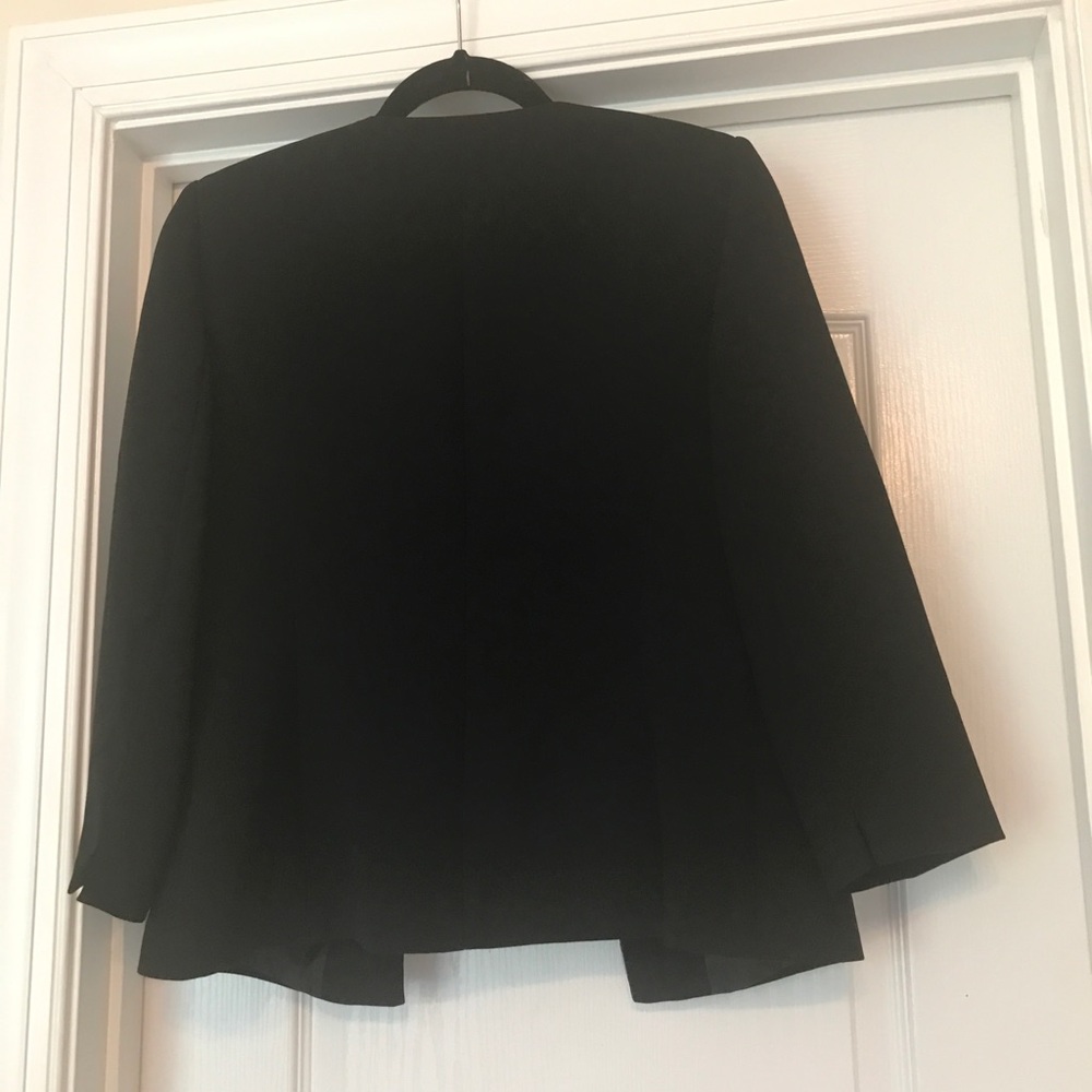 Tahari ASL Beaded Blazer. Size 6 - Picture 2 of 3